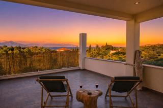 Spacious Family Villa with Outdoor Cinema & Sea View - 0
