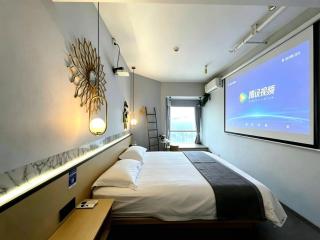 DaYin Riverside Cinema Homestay - 1
