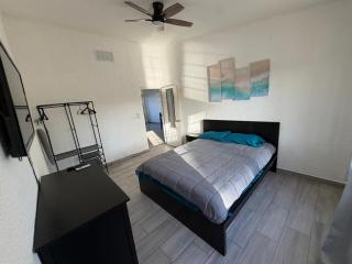 Shoreline Condo 5 Desert Oasis Free Wifi, Cool AC - 8