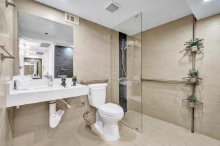 Breathtaking resort condo w beach service Unit 908 - 1