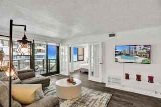 Adorable 2 Bedroom Condo Beach Service 1110 - 7