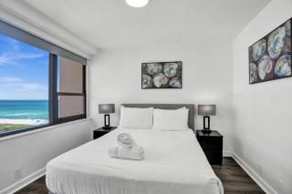 Adorable 2 Bedroom Condo Beach Service 1110 - 3
