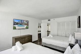 Adorable 2 Bedroom Condo Beach Service 1110 - 2