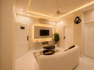 Luxury 2BHK Fast Wifi Bahria Town Phase 7 - 7