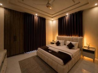 Luxury 2BHK Fast Wifi Bahria Town Phase 7 - 4