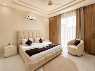 Luxury 2BHK Fast Wifi Bahria Town Phase 7 - 5