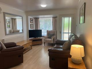 Super King Bed - Private Garden - Free Parking - 9
