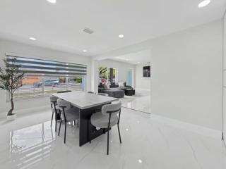 Luxury Miami Villa Sleeps 7 Near Brickell - 7