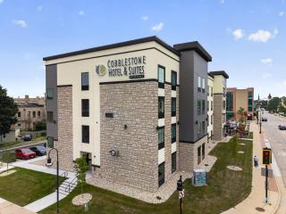 Cobblestone Hotel & Suites Waukesha West Milwaukee - 9