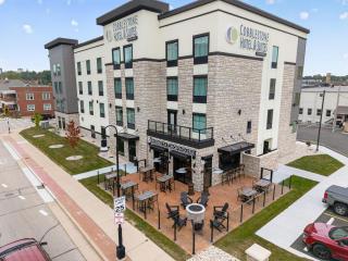 Cobblestone Hotel & Suites Waukesha West Milwaukee - 3