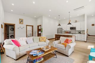 New Build 2025 Minutes to Downtown - 8