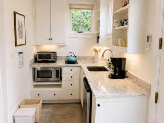 New Luxe Studio Cleveland Park near Zoo - 9