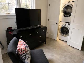 New Luxe Studio Cleveland Park near Zoo - 2