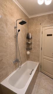 Elegant 3BR Maadi Residence with 75 inch TV and Fast WiFi - 9