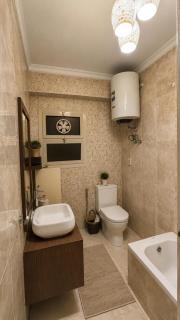 Elegant 3BR Maadi Residence with 75 inch TV and Fast WiFi - 1