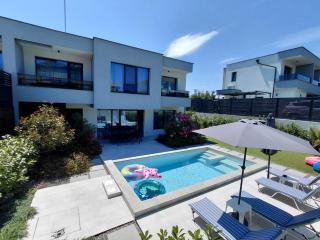 Villa Felicity, private pool with heating and salt water - Lozenets - 9