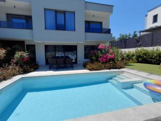 Villa Felicity, private pool with heating and salt water - Lozenets - 0