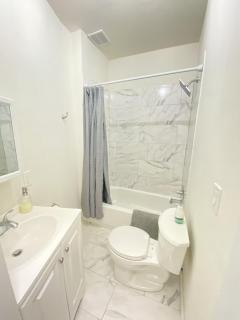Union City Apartment near Light Rail Sleeps 7, 15 Min to Manhattan! - 3
