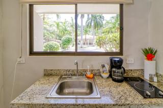 Studio w/ Resort-Style Pool, Walk to Beach! - 4