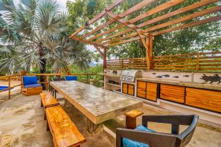 Walk to Flamingo Beach: 2-Unit Base w/ Ocean Views - 9