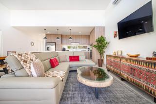 Playa Avellanas Villa: Modern Luxury, Pool, Views - 6
