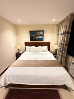 RockCliff Resort Executive Room at Kashmir Point - 10 min to GPO - 9