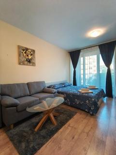 Niora Studios 3 - 9