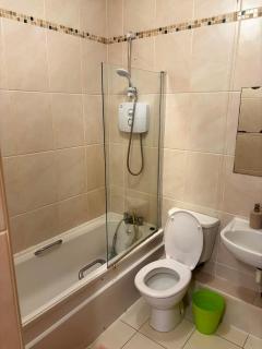 4 bedroom house in the heart of Ballisodare villag - 4