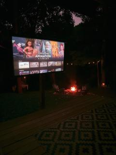 Outdoor Cinema, Fire Pit Private RV Retreat - 0