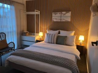 Private Entry Guest Suite- 6 minutes to Airport - 9