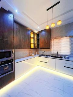 Abuja Comfort, PS5, Wi-Fi, Sleeps 8 - 2