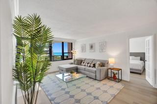 Beachside Condo with Resort Amenities, Including Pools, Gym, and Bathtub 708 - 5