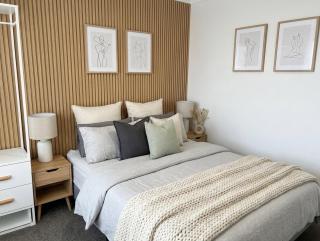 Private Entry Guest Suite- 6 minutes to Airport - 7