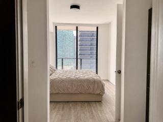 Downtown Miami Biscayne Bayside Condo Near Miami Beach - 3
