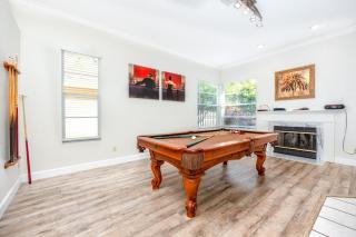 Palm Harbor Paradise - Spacious Home In Quiet Neighborhood with Heated Pool, Billiard Room, Hot Tub - 9