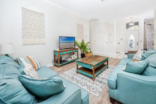 Palm Harbor Paradise - Spacious Home In Quiet Neighborhood with Heated Pool, Billiard Room, Hot Tub - 1