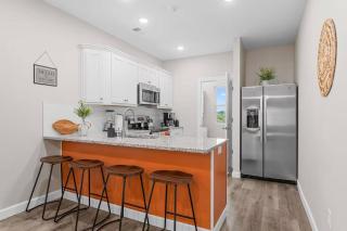 NEW! 6BR 2 Condos Sleeps 16 No Stairs - 3