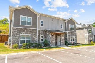 NEW! 6BR 2 Condos Sleeps 16 No Stairs - 5