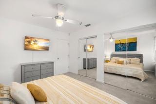 The Hyde Out - Cute Hyde Park Home with Private Hot Tub - 8