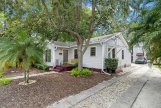 The Hyde Out - Cute Hyde Park Home with Private Hot Tub - 6