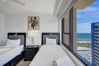 Modern Beach Retreat 2BR and 2BA Pools, Sauna, Gym Oceanfront Building 1615 - 8
