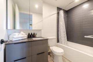 Montreal Grand Escape Free Parking and Pool - 9