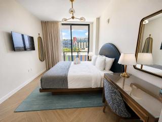 Murals & Modern Design Wynwood King 1BR - 4
