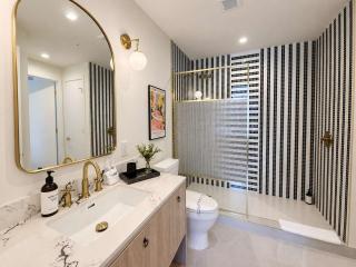 Murals & Modern Design Wynwood King 1BR - 2