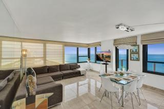 Stylish Oceanfront 2BR 1 and a half BA Condo with Resort Amenities Pools Gym Sauna 1402 - 4