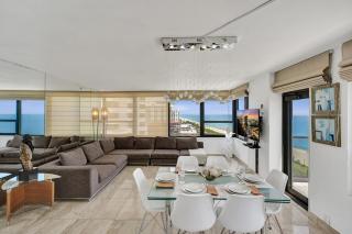 Stylish Oceanfront 2BR 1 and a half BA Condo with Resort Amenities Pools Gym Sauna 1402 - 2