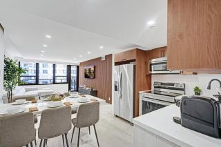 Modern 4BR with Ocean Views Pools and Direct Beach Access - Miami Beach - 1