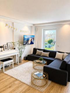 Beautiful new L apartment -15 min to Octoberfest - 7