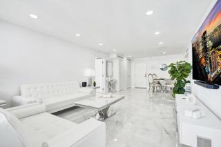 Oceanfront Escape with Resort Amenities Gym Pools and Sauna 1408 - Miami Beach - 3