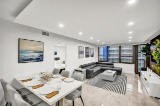 Modern 3BR Ocean view Condo with Pools, Gym and Sauna 1407 - 1